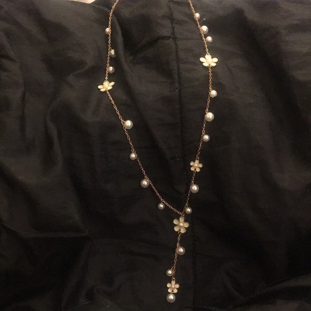 COPY - NWT 19” Necklace. Gold chain with pearls and white enamel daisies